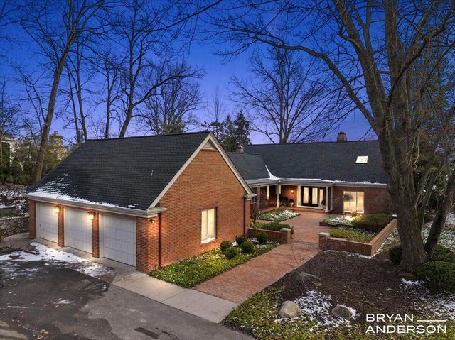 3150 Manhattan Lane, East Grand Rapids, MI 49506