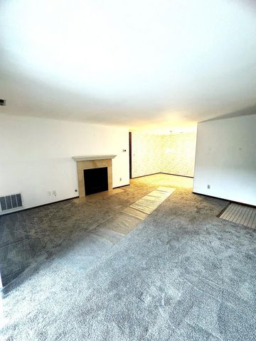 9621 Merrillville Road 103, Crown Point, IN 46307