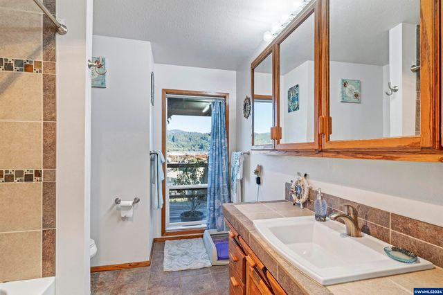 1112 Acacia Av, Garibaldi, OR 97118