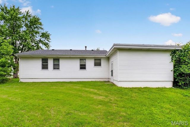 109 Cascade Drive, Belleville, IL 62223