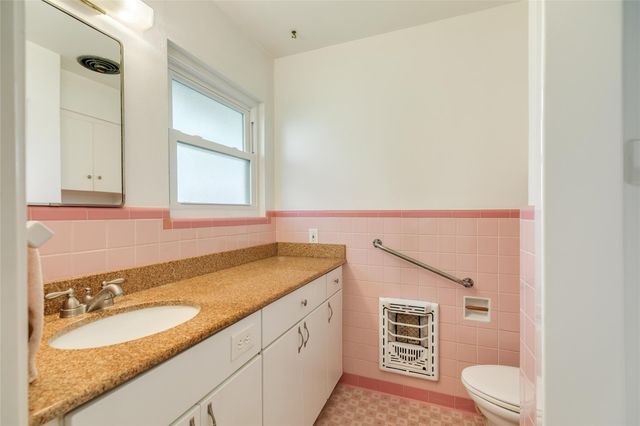 4528 Woodrow Avenue, Galveston, TX 77551