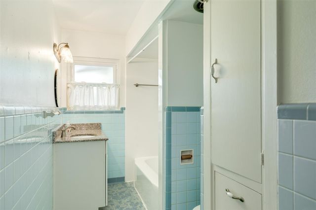 4528 Woodrow Avenue, Galveston, TX 77551