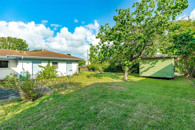 4528 Woodrow Avenue, Galveston, TX 77551