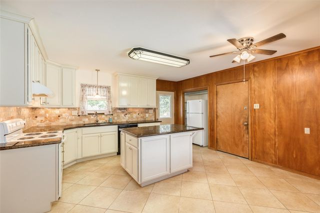 4528 Woodrow Avenue, Galveston, TX 77551