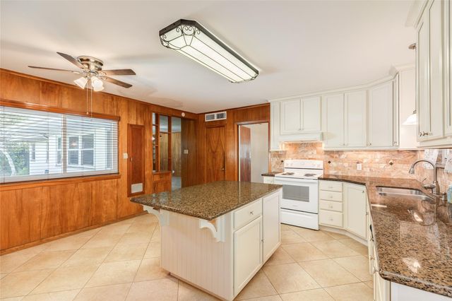 4528 Woodrow Avenue, Galveston, TX 77551