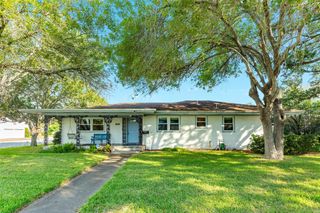 4528 Woodrow Avenue, Galveston, TX 77551