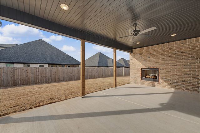1151 Canyon Maple Street, Centerton, AR 72719