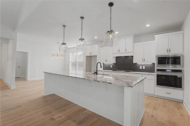 1151 Canyon Maple Street, Centerton, AR 72719