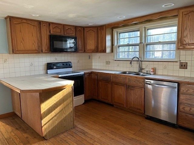 143 Plympton St, Middleboro, MA 02346