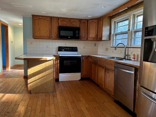143 Plympton St, Middleboro, MA 02346