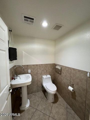 1613 W Mountain View Road A, Phoenix, AZ 85021