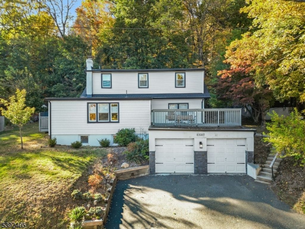 8 Brooklyn Mountain Rd, Hopatcong Boro, NJ 07843