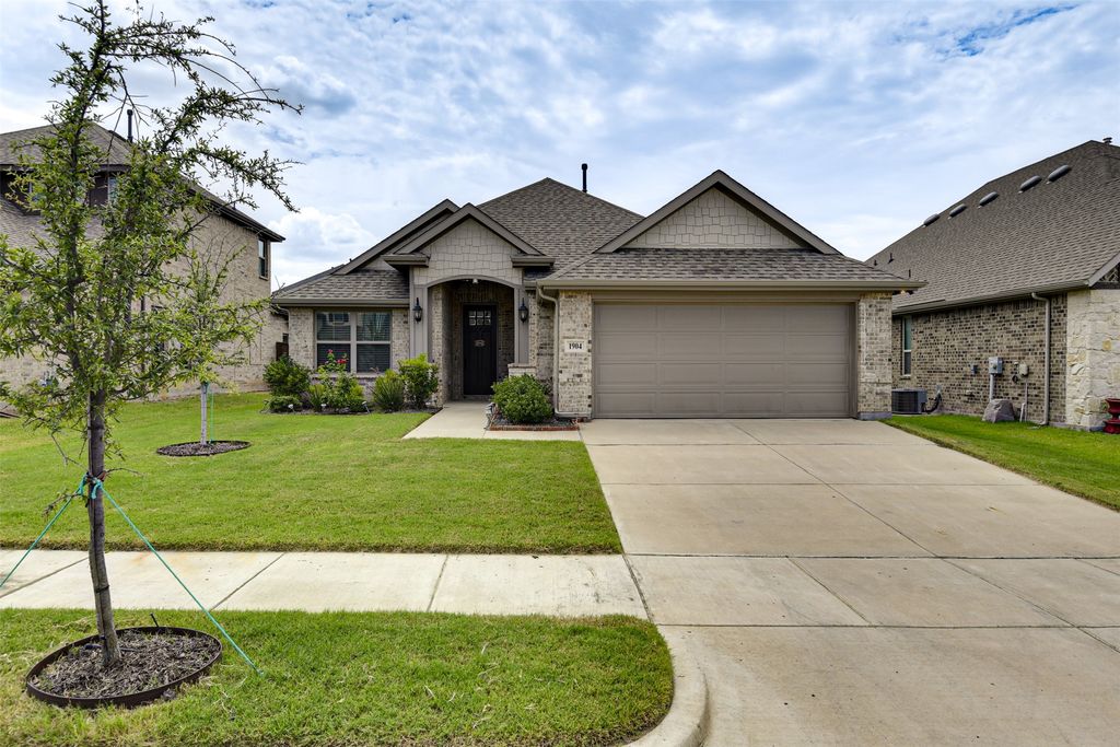 1904 Shaila Drive, Mansfield, TX 76063