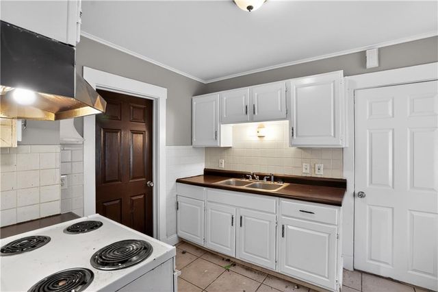 3721 Agnes Avenue, Kansas City, MO 64128