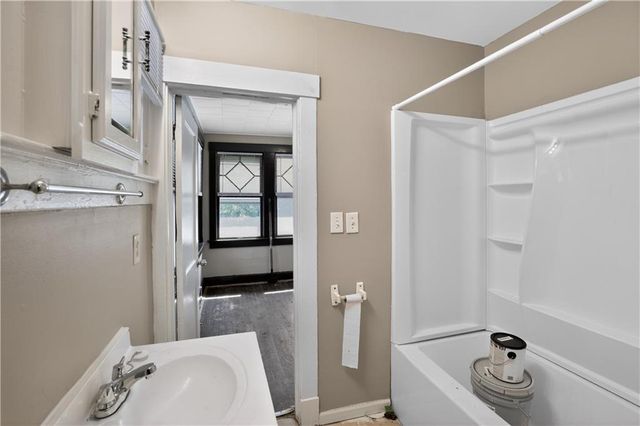 3721 Agnes Avenue, Kansas City, MO 64128