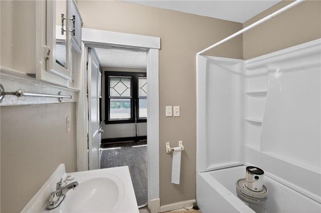 3721 Agnes Avenue, Kansas City, MO 64128