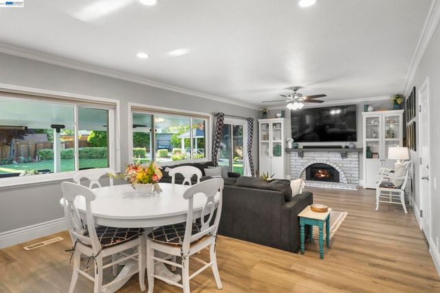 3668 Chelsea Ct, Pleasanton, CA 94588