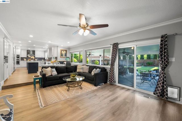 3668 Chelsea Ct, Pleasanton, CA 94588