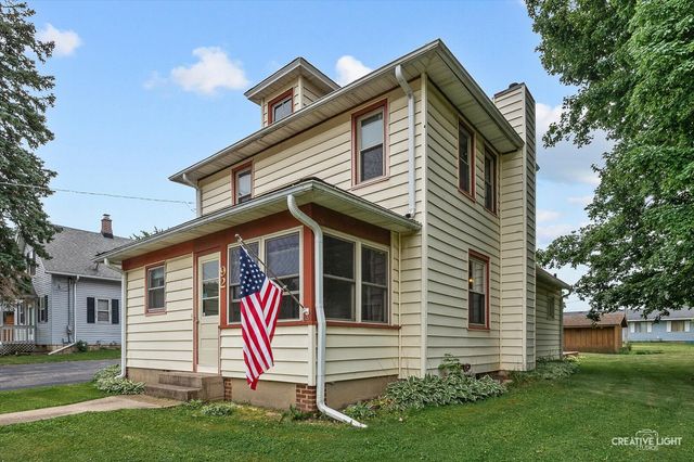 92 Maple Street, Sugar Grove, IL 60554