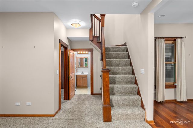 92 Maple Street, Sugar Grove, IL 60554
