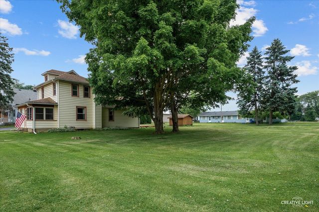 92 Maple Street, Sugar Grove, IL 60554