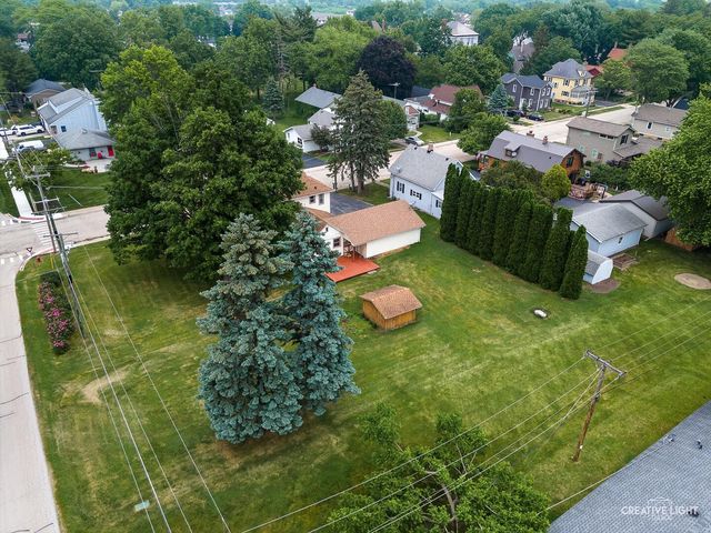 92 Maple Street, Sugar Grove, IL 60554