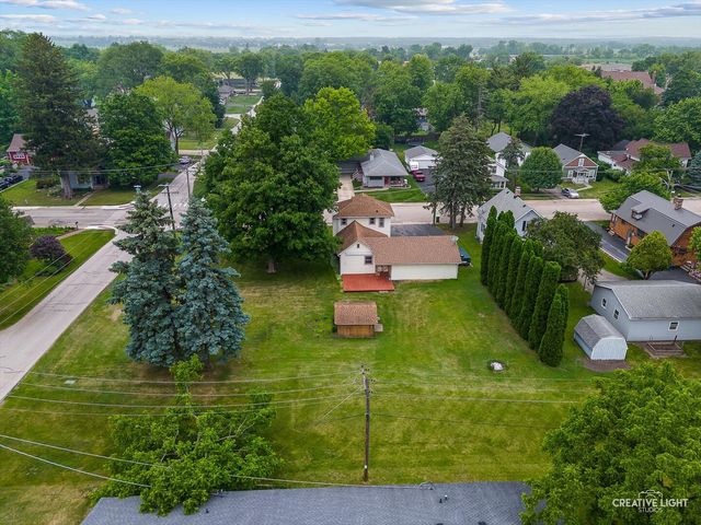 92 Maple Street, Sugar Grove, IL 60554