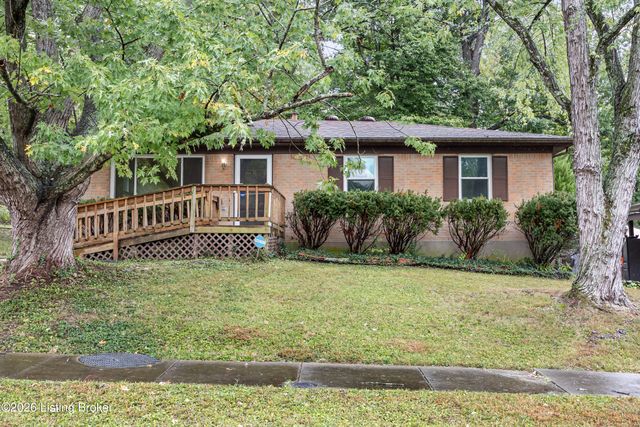 8003 Candleglow Ln, Louisville, KY 40214