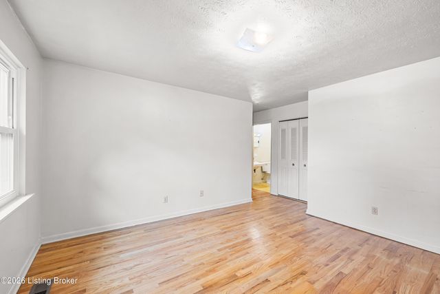 8003 Candleglow Ln, Louisville, KY 40214