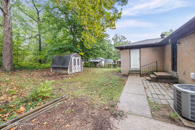 8003 Candleglow Ln, Louisville, KY 40214