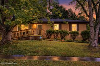 8003 Candleglow Ln, Louisville, KY 40214