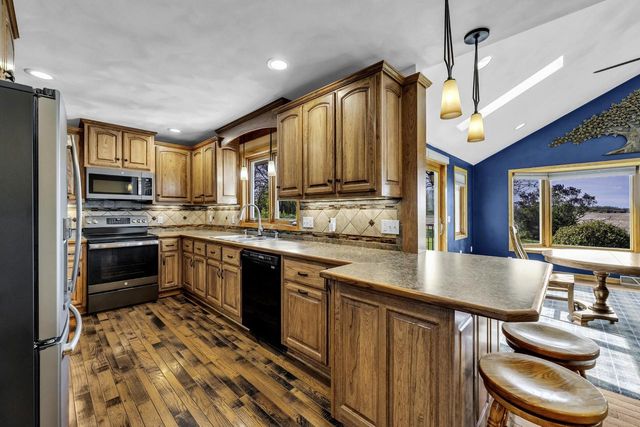 21301 6 Mile ROAD, Franksville, WI 53126