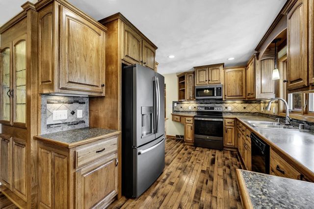 21301 6 Mile ROAD, Franksville, WI 53126