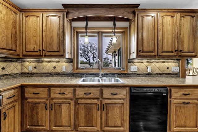 21301 6 Mile ROAD, Franksville, WI 53126