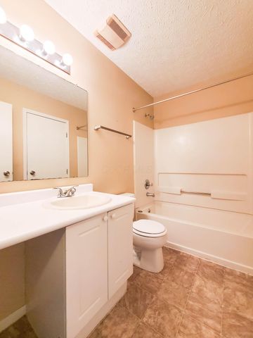 6140 Georges Park Drive, 8C, Canal Winchester, OH 43110