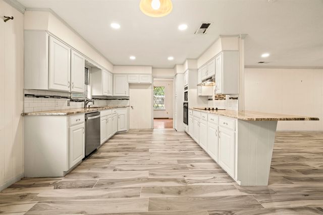 1711 N Tenth St., Longview, TX 75601