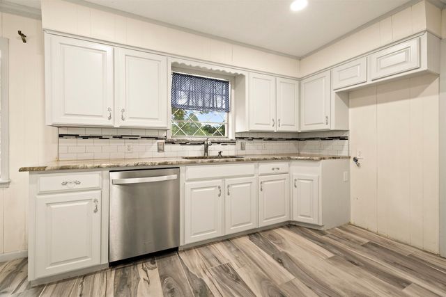 1711 N Tenth St., Longview, TX 75601