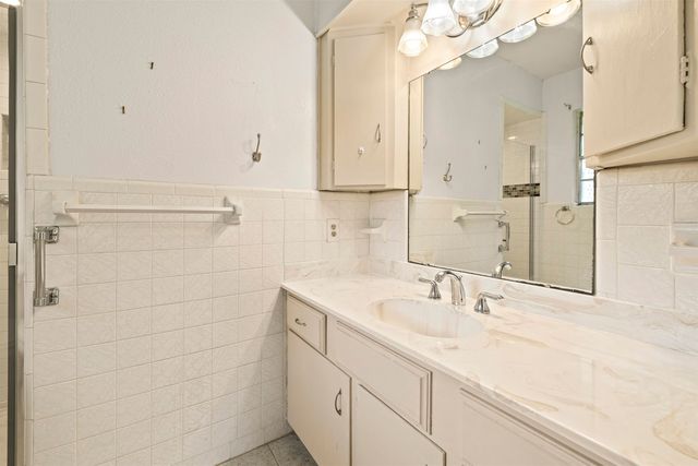 1711 N Tenth St., Longview, TX 75601