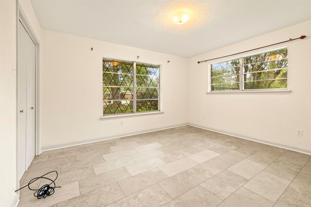 1711 N Tenth St., Longview, TX 75601