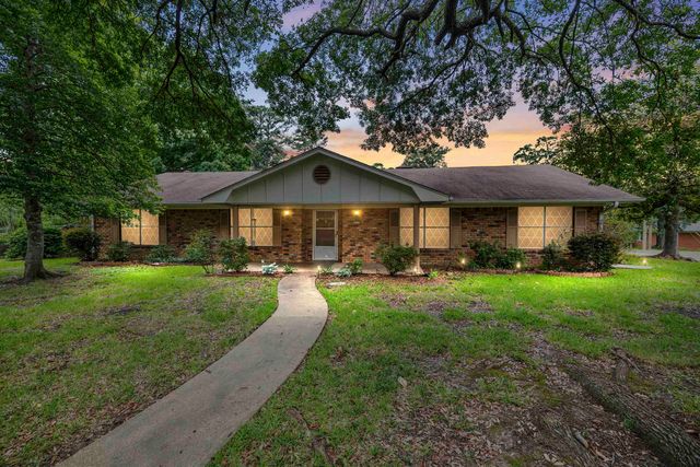 1711 N Tenth St., Longview, TX 75601