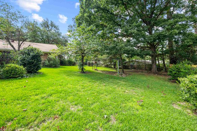 1711 N Tenth St., Longview, TX 75601