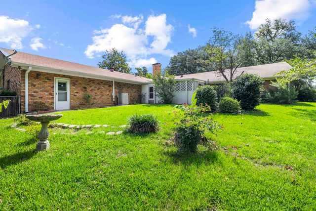 1711 N Tenth St., Longview, TX 75601