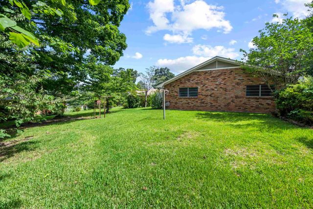 1711 N Tenth St., Longview, TX 75601