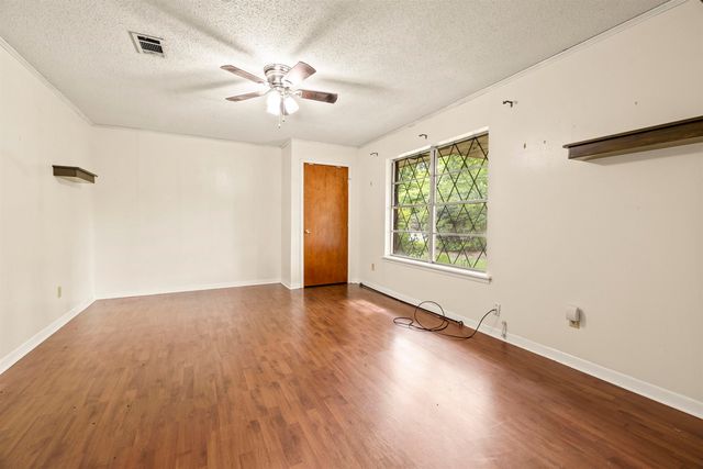 1711 N Tenth St., Longview, TX 75601