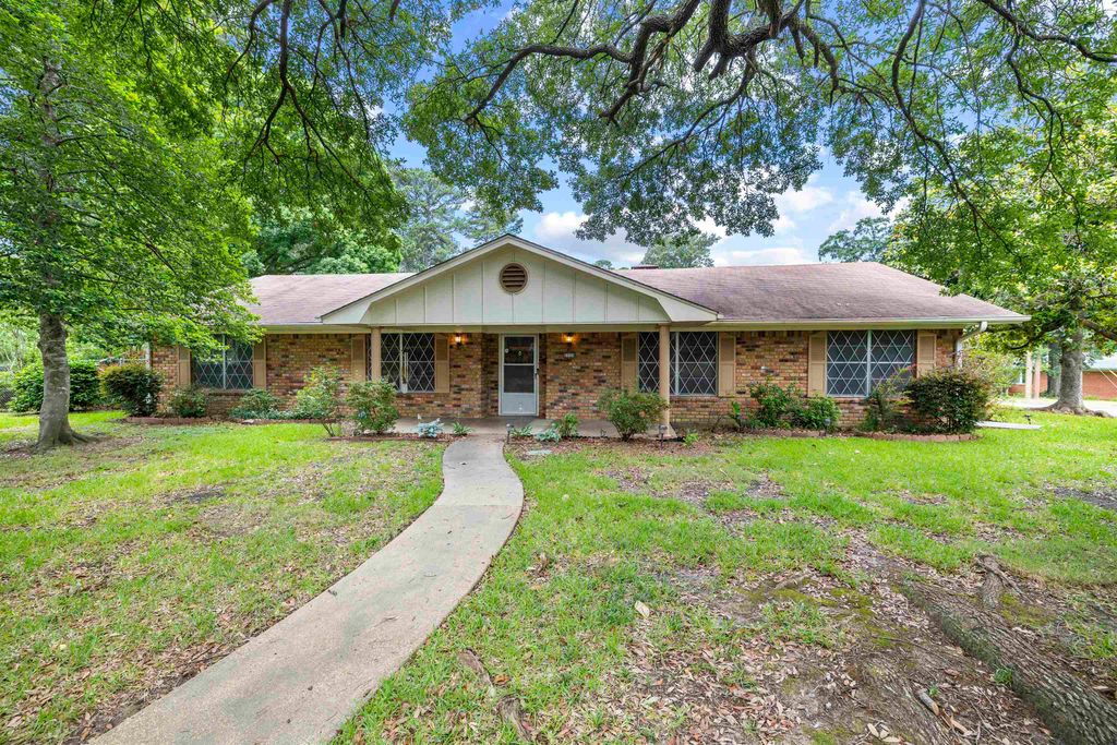 1711 N Tenth St., Longview, TX 75601