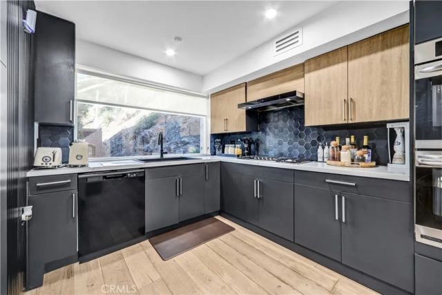 6672 Lakeridge Road, Los Angeles, CA 90068