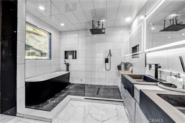 6672 Lakeridge Road, Los Angeles, CA 90068