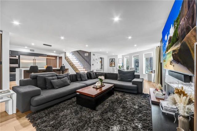 6672 Lakeridge Road, Los Angeles, CA 90068