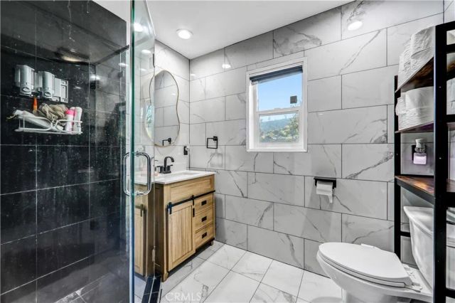 6672 Lakeridge Road, Los Angeles, CA 90068