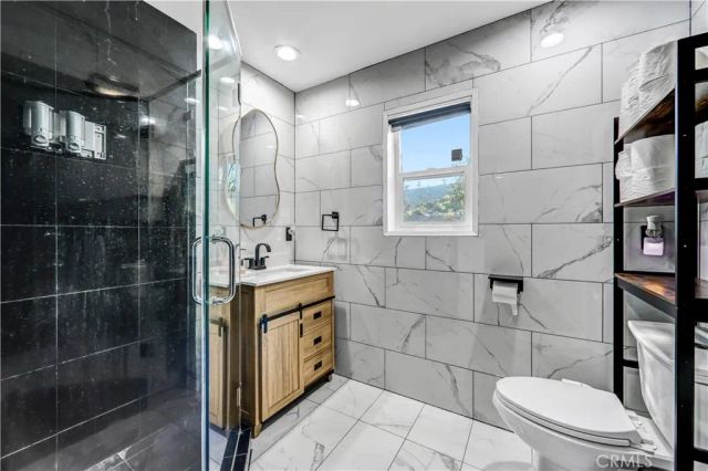 6672 Lakeridge Road, Los Angeles, CA 90068